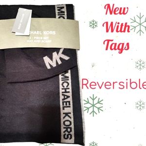 MICHAEL KORS 2 PIECE REVERSIBLE SCARF AND HAT SET NWT